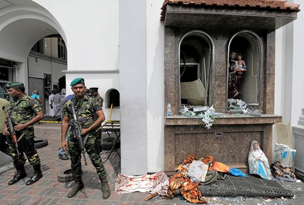 Правителството на Шри Ланка обяви извънредно положение и полицейски час заради атаките