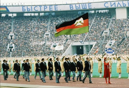 Делегацията на Афганистан по време на откриването. Именно заради нахлуването там на съветски войски 65 държави бойкотираха игрите в Москва.