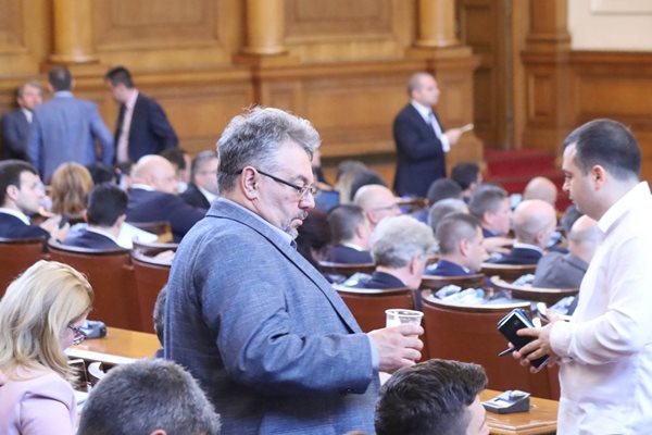 Манол Пейков в парламента