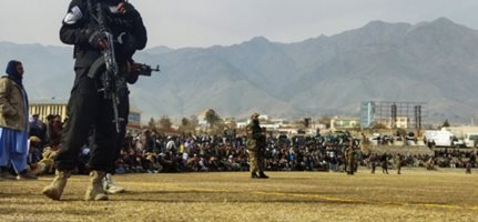 Талибаните бичуваха публично 63-ма на стадион за грабежи, изневери и содомия