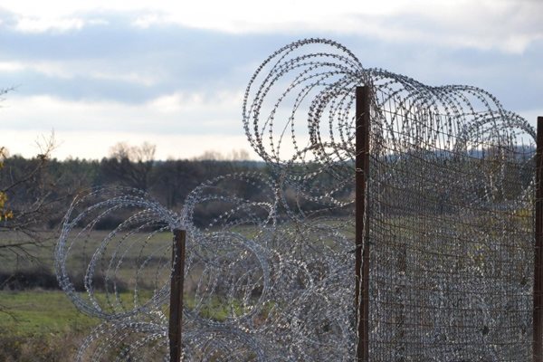 Макет на оградата, който бе показан през ноември при посещението на двамата министри на границата.
