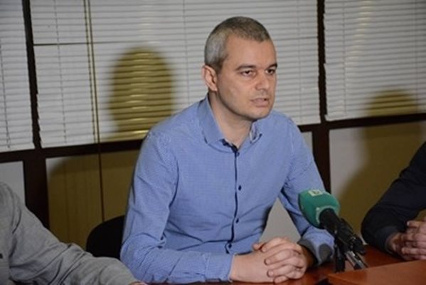 Лидерът на партия "Възраждане" Костадин Костадинов. Снимка Архив