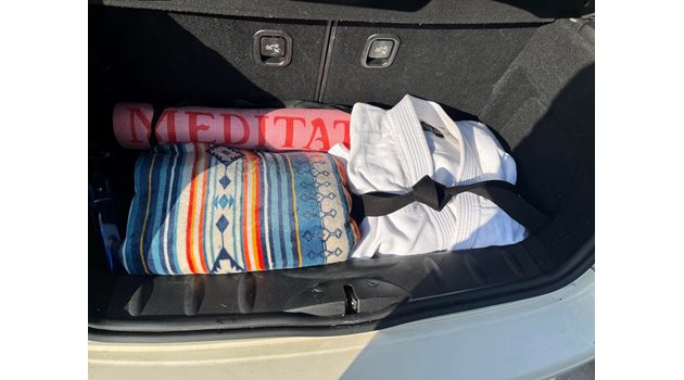 Кимоното на актрисата винаги стои сгънато в багажника на колата й.