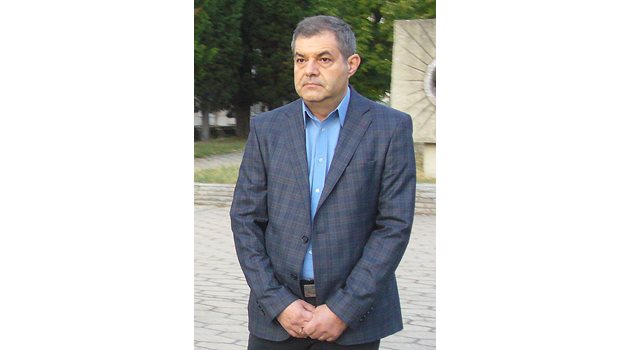 Изпълнителният директор по експлоатацията на ТЕЦ "ЕЙ И ЕС Гълъбово" Тодор Бележков обясни подробно пред "24 часа" как е възникнал инцидентът с двамата работници.