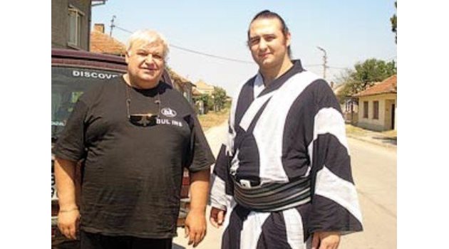 Жеката помогна на Котоошу да влезе с гръм и трясък в професионалното сумо.