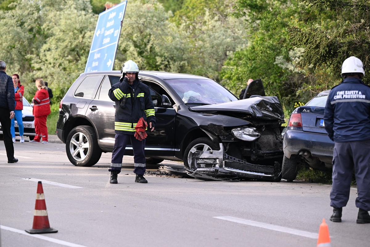 Прокуратурата наема и геодезисти за катастрофата с колата на НСО край Аксаково