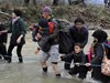 1000 бежанци се промъкнаха от Гърция в Македония, 3-ма се давят в река
