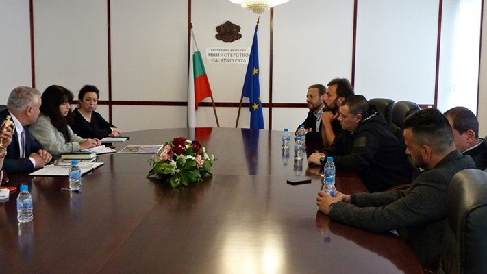 Срещата в министерството на културата между зам.-министъра Пламен Славов и експерти с представители на инициативния комитет за изграждането на паметника на Гунди.