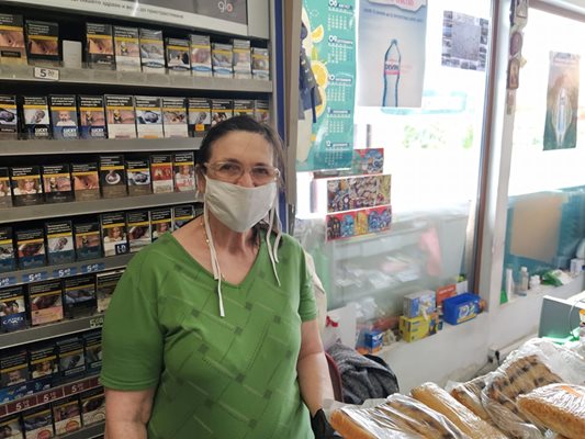 Собственичката на магазина Мария Стоянова казва, че е свикнала с трусове, защото 20 г. е живяла в Гърция.