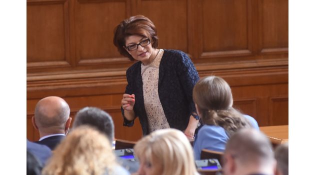Председателката на парламентарната група на ГЕРБ-СДС Десислава Атанасова призова за промени в Изборния кодекс.