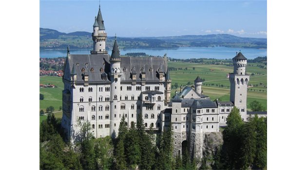 Замъкът "Нойшванщайн" е емблемата на Бавария.