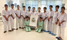 Тайландчета научават в болницата за смъртта на техен спасител