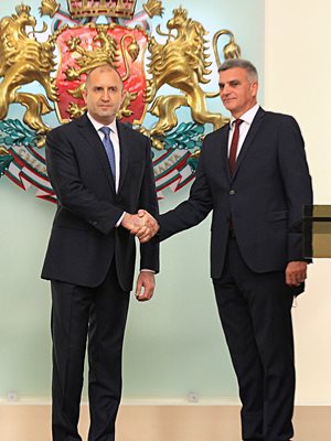 Два пъти Радев назначава Стефан Янев за служебен премиер, днес не си говорят.