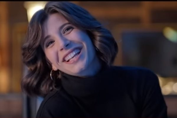 Мартина Пенева в кадър от видеото