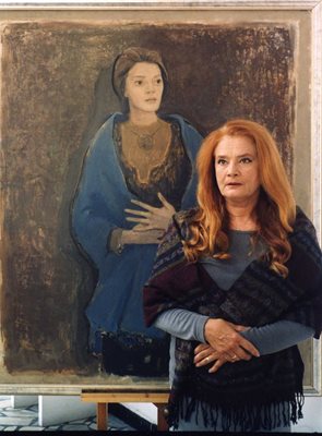 Виолета Гиндева, рисувана от Найден Петков на фона на портрета, който той е нарисувал след ролята й във филма "Князът".