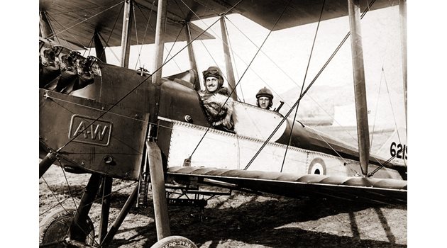 Пленен от наши летци британски бомбардировач "Армстронг-уитуърт" на летище Белица, февруари 1917 г.