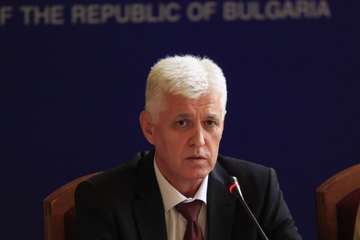 Министърът на отбраната ще посети Босна и Херцеговина
