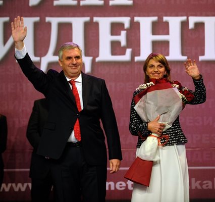 Калфин със съпругата си Цветанка на откриването на предизборната кампания на коалицията. Снимки АЛЕКСЕЙ ДИМИТРОВ