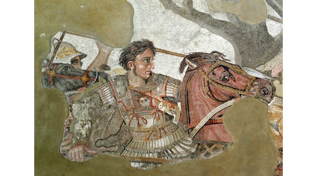 Една от най-известните мозайки - Александър Македонски с коня си Буцифал, която се намира в националния археологически музей в Неапол.