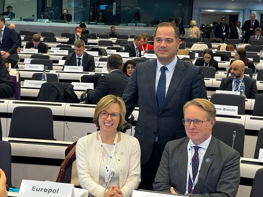 Министър Стоянов с директора на “Европол” Катрин Де Бол и директора на “Фронтекс” Ханс Лейтенс.