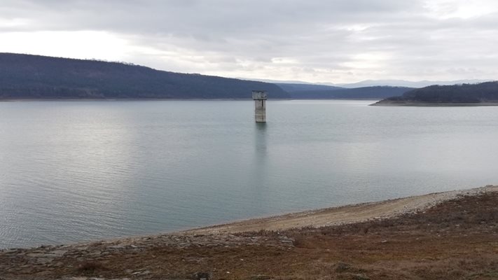 Водата от язовир "Тича" отново е мътна, не пийте и не гответе с нея в Шуменско