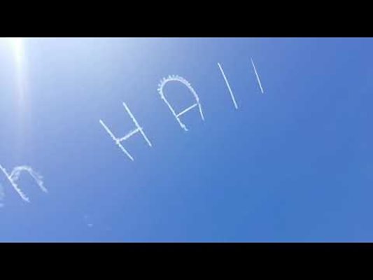 Самолет изписа в небето над Сидни: "Мийте си ръцете" (Видео)
