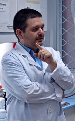 Антон Вълев, магистър-фармацевт и управител на  Педиатрична аптека „Ерудита”, в София