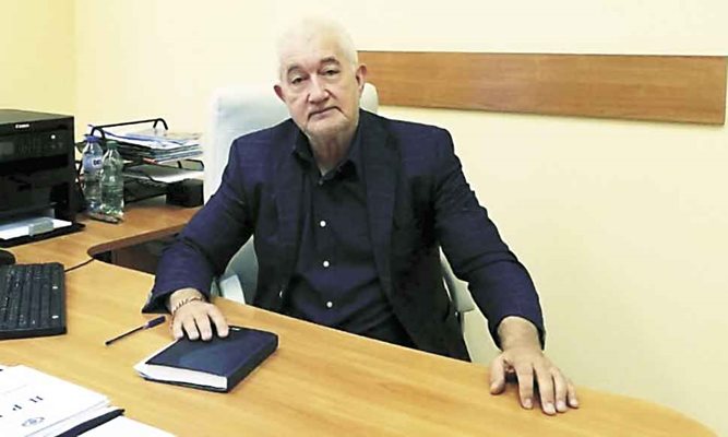 Управителят на здравното заведение доц. д-р Тихомир Дерменджиев