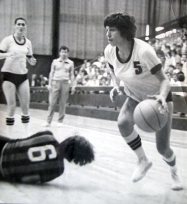 Легендата на женския баскетбол Пенка Методиева: Продадох си медалите от немотия
