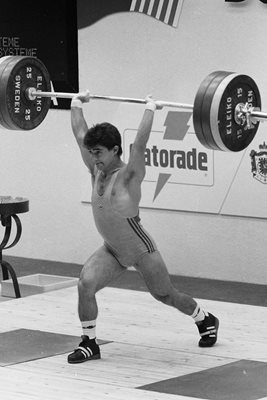 Със 155.5 кг Иван Иванов подорбява световния рекорд в изтласкването на шампионата в Донауешинген -
