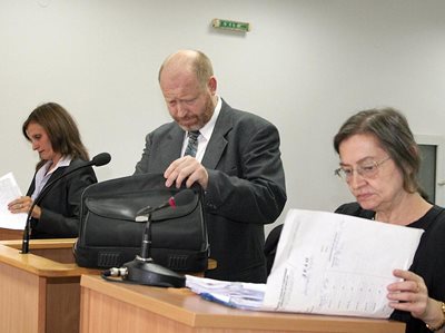 Адвокат Даниела Доковска (вдясно) поиска интервюто с премиера да се приеме като доказателство.