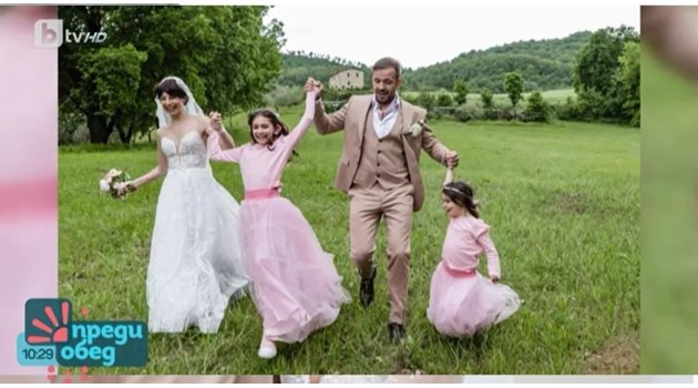 Яна Титова и Алек Алексиев с двете си дъщери в сватбения ден
СНИМКА: БИ ТИ ВИ