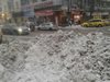 В Бургас отново вали, от години не е падал сняг върху сняг (Снимки)