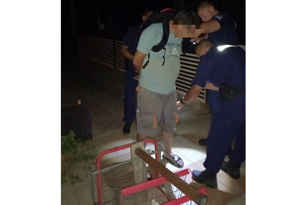 Служители на Звено „Инспекторат“ към община Благоевград хванаха нарушителите на място.