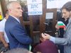 Депутати от ДПС начело с Джевдет Чакъров влязоха в затворената централа с полиция (Видео)