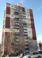 Обитателите на 16-етажния блок на ул. “Димитър Талев” в Пловдив са в ужас от  самоубийците, които избират високата сграда, за да сложат край на живота си.