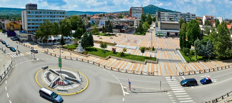 Близо 6 млн. лева са инвестирани в новия площад и парк “Детски кът” в Горна Оряховица.