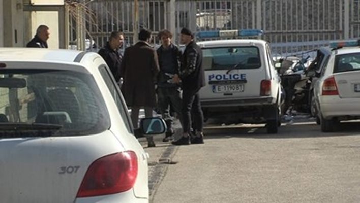 Явор Бахаров пред полицията в Банско.