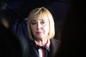 Манолова: Докато парламентът си пише правилник, 7000 тона боклук са стоварени на пристанище Варна-Запад