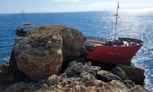 Корабът заседнал в плитчините край Камен бряг заради “неадекватно поведение на моряците”