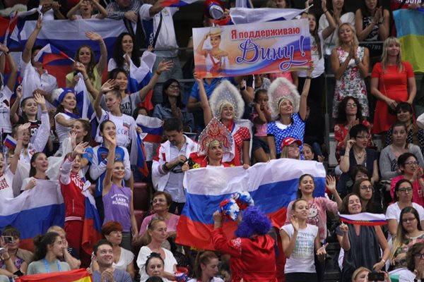 Руските фенове в зала "Арена Армеец"