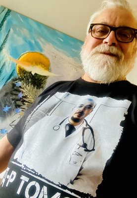 Пенев си направи тениска с лика на доктор Тома Томов, който му помогна да се излекува от коронавируса.
СНИМКА: ЛИЧЕН АРХИВ
