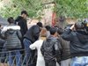 Мигранти опитаха да се самоубият в Атина