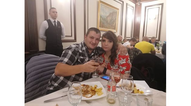 Борислав и жена му вчера са били на ресторант в Пловдив.