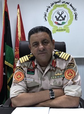 Полк. Рида бен Иса е началник-щаб на морския фронт в Централната военна област на Либия с база в Мисурата. Той е и шеф на либийската брегова охрана. Завършил е военноморското училище във Варна през 1988 г. Женен е за българка, има двама сина. Единият от тях - Сами Иса, стана популярен у нас с участието си в риалити формата “Х Фактор” през 2015 г.