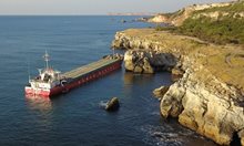 “Вера Су” свали шефа на “Морска администрация”, министър видя саботаж и  лобизъм в драмата с кораба
