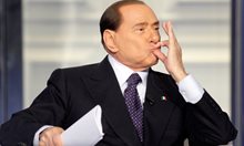 Берлускони за съпругата на френския президент: Макрон е млад мъж с хубава майка, която го е взела под крилото си