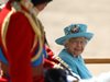 С карета пристигна Елизабет II на военния парад за 92-рия си рожден ден (Снимки)