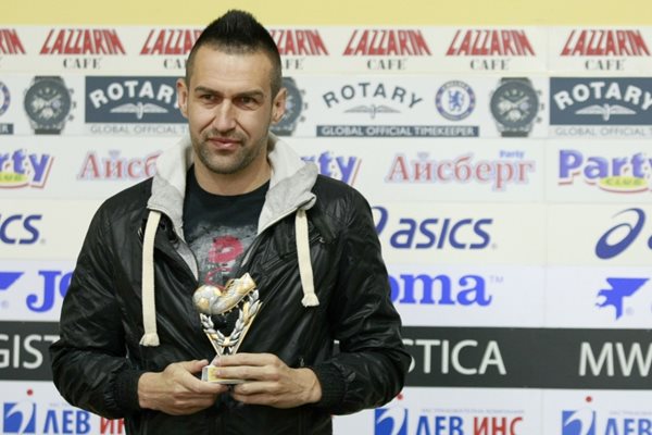Камбуров има куп награди в българския футбол