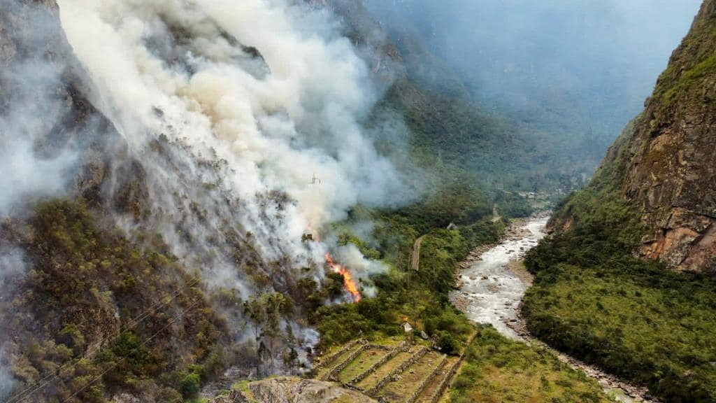 Пожар гори край Мачу Пикчу